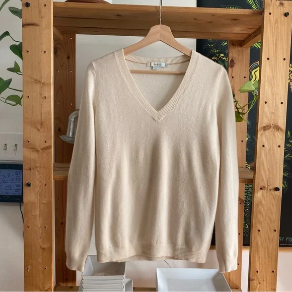 Boden Cream Cashmere V-neck Sweater - Picture 2 of 14